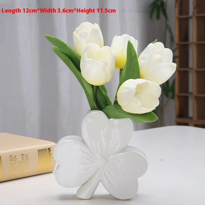 Clover ceramic desktop vase in white porcelain with European-style design