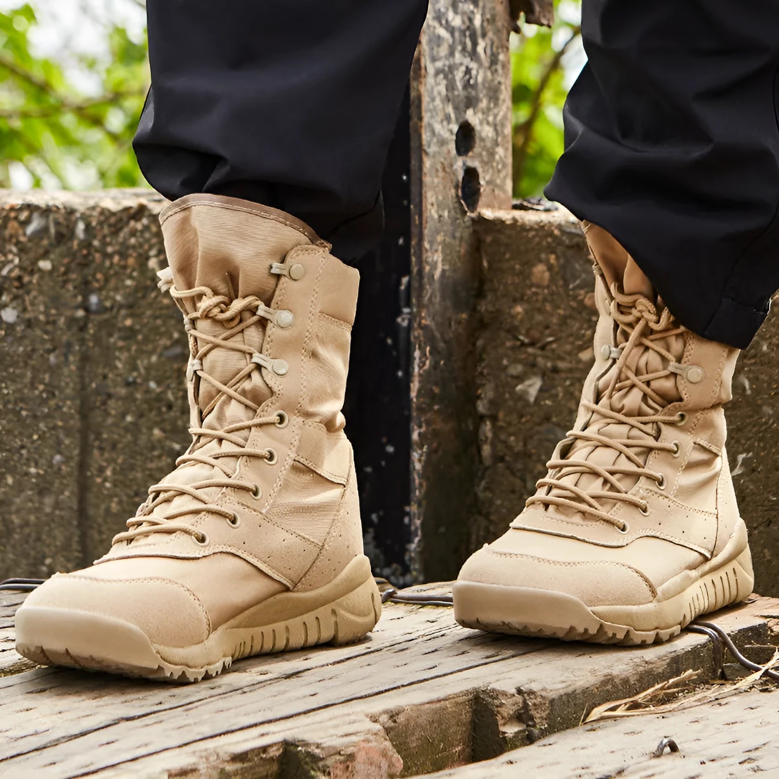 Summer Yulong tactical desert boots in black and sand for hiking and climbing