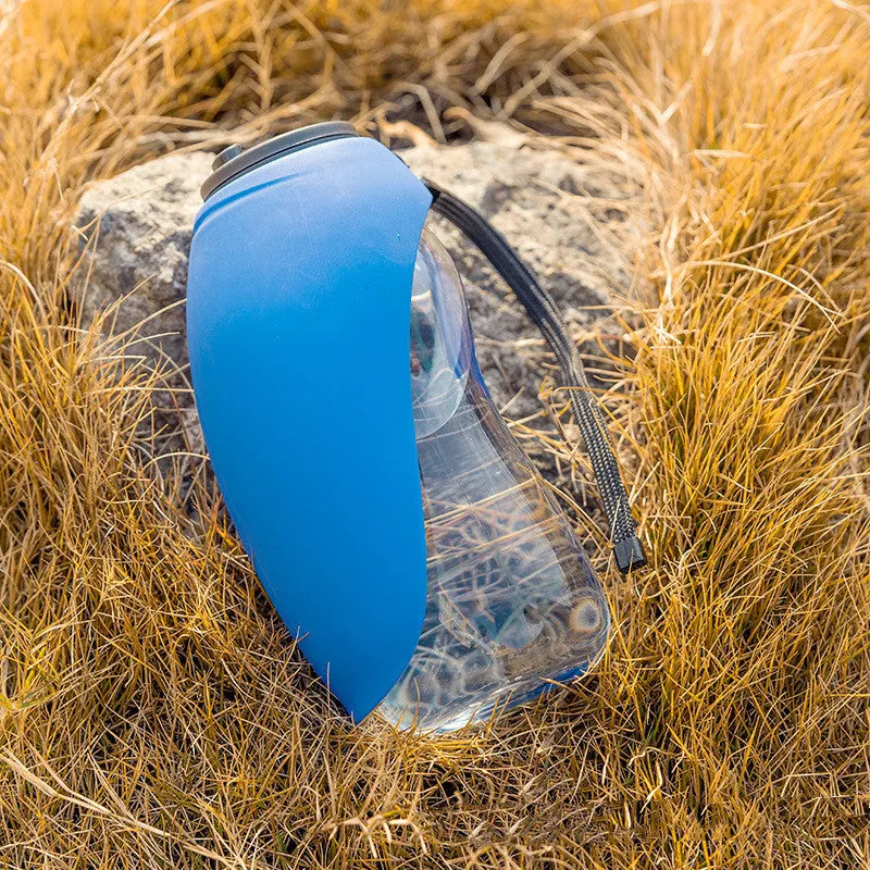 Portable pet water bottle with 680ml capacity showing key lock and wide drinking sink