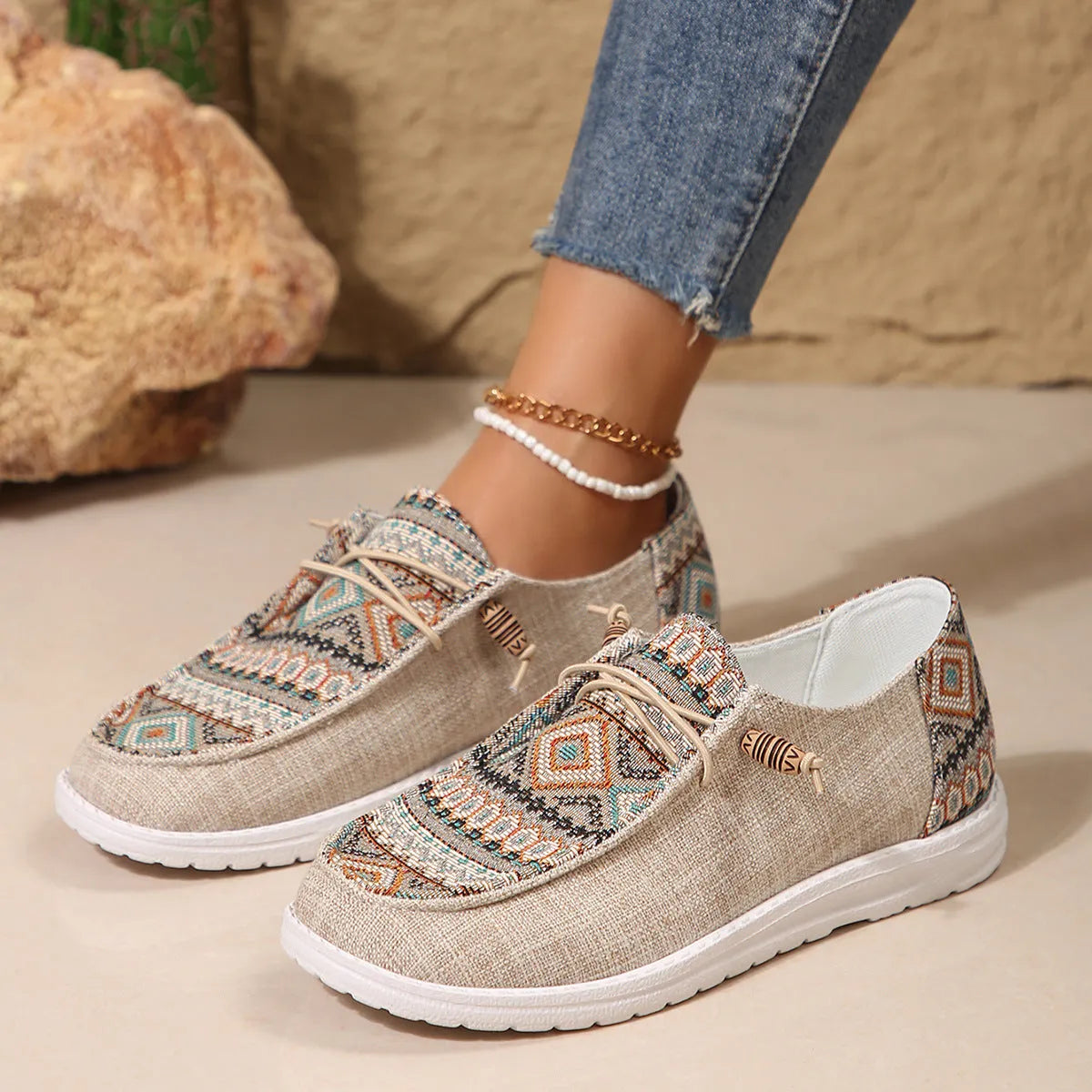 Women's black slip-on flat shoes with round toe and artificial PU upper