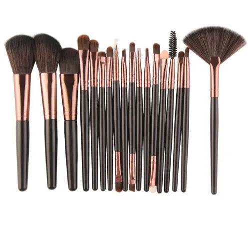 MAANGE 18-piece makeup brush set with fan-shaped contouring brushes displayed with 20 style options