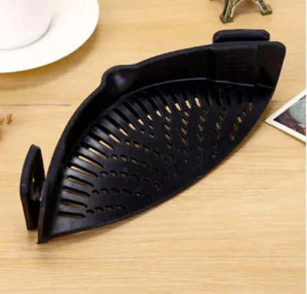 Silicone clip-on kitchen funnel with stainless steel buckle for pot draining and rice washing