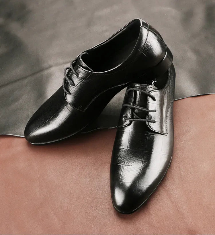 Men's black leather Derby shoes with rubber soles and pointed toe for business wear