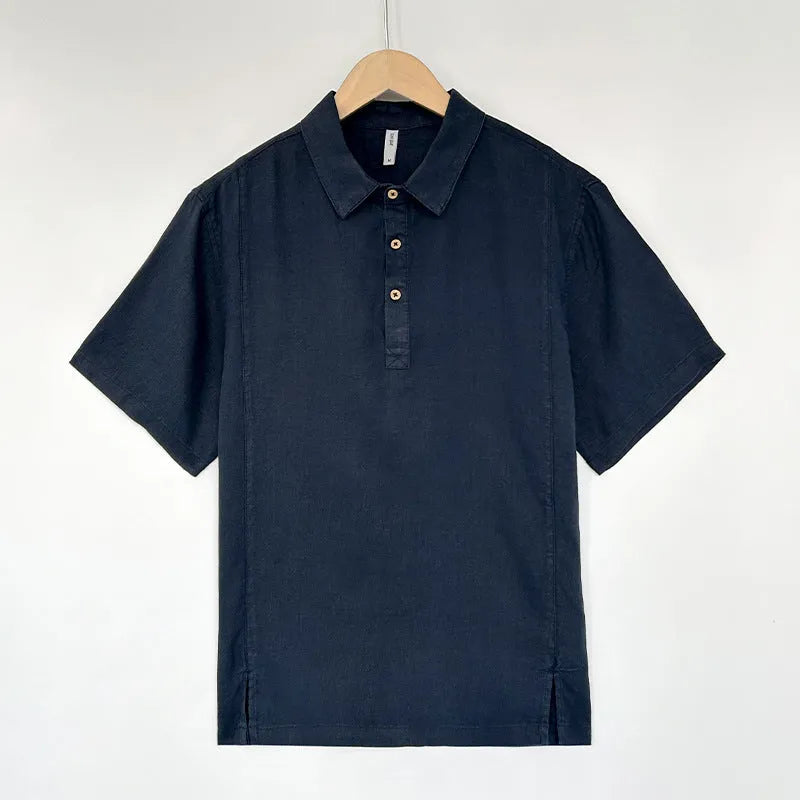 Men's linen summer top with thin lapels and short sleeves in a loose fit.