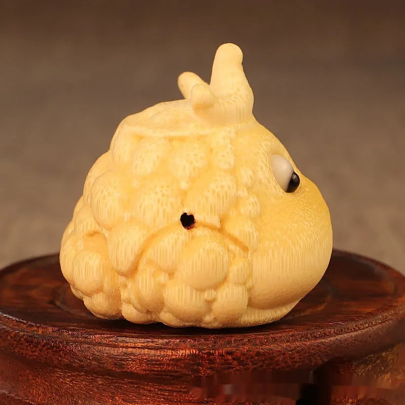 Solid bamboo carving ornament of Crown Princess toad with 5.0 live eye design in cute style