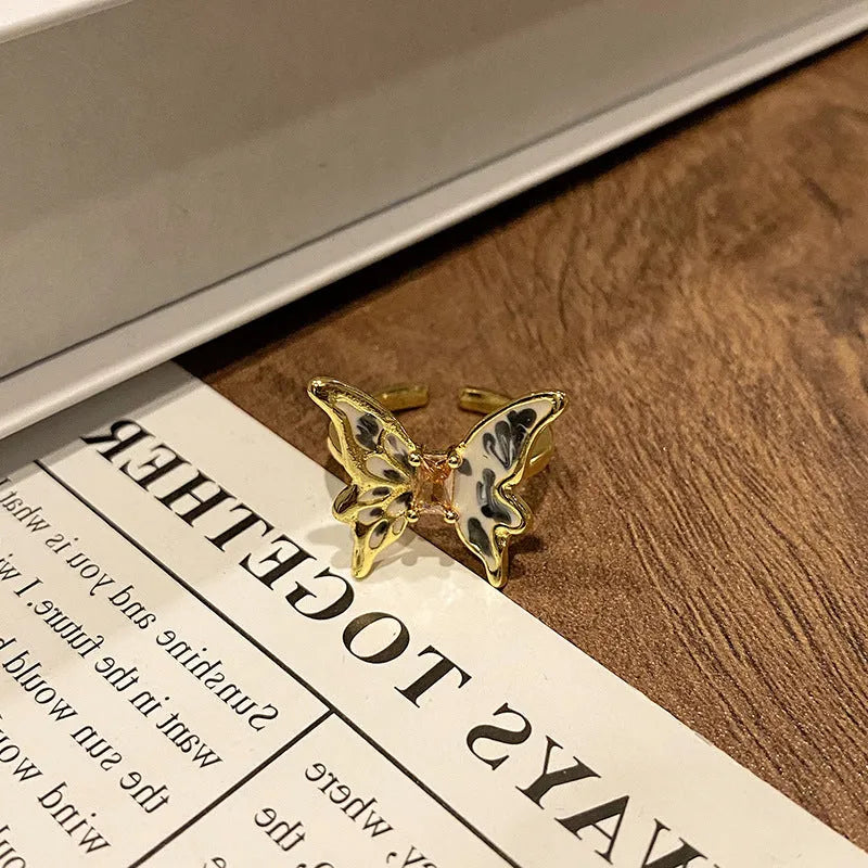 Creative Chinese butterfly women's copper ring with dripping oil treatment process in simple style.