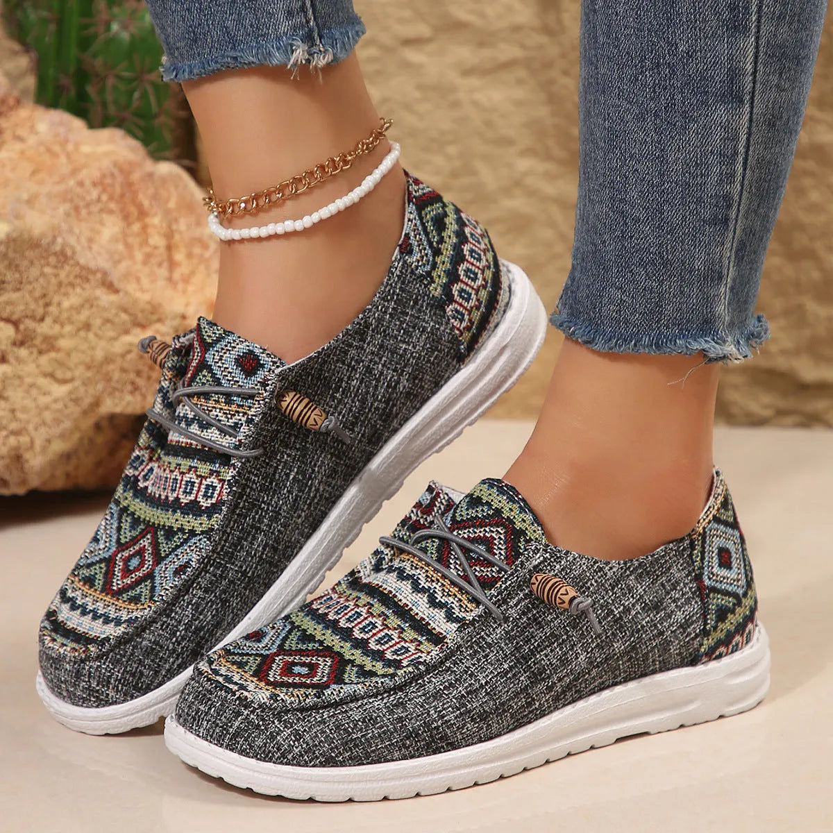 Women's black slip-on flat shoes with round toe and artificial PU upper