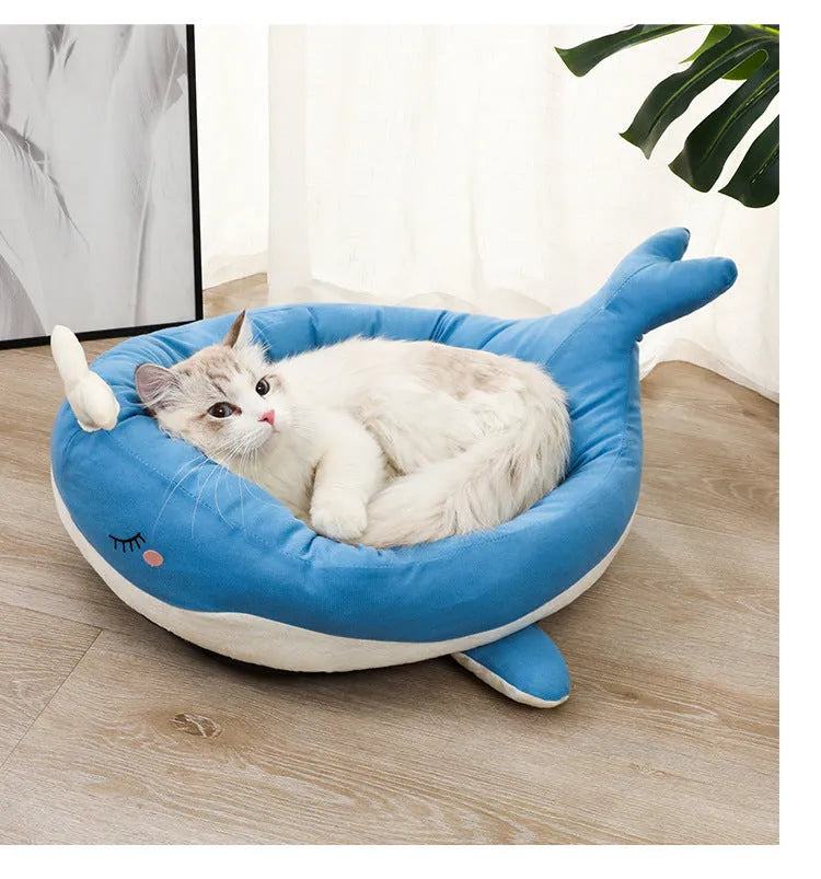 Duck-shaped fluffy pet bed in blue or white colours for small dogs and cats