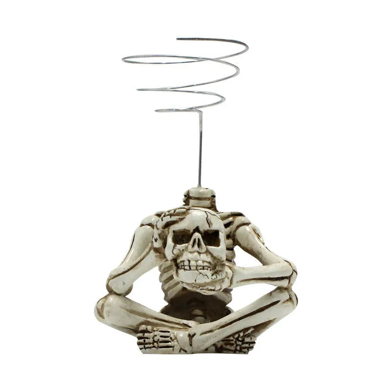 Gothic skull design resin bracket for Tillandsia air plants with 7x8x12.5cm dimensions