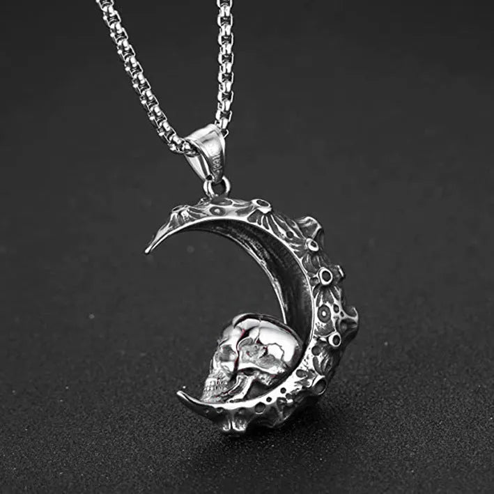 Men's stainless steel skull necklace with electroplated silver finish and alloy pendant