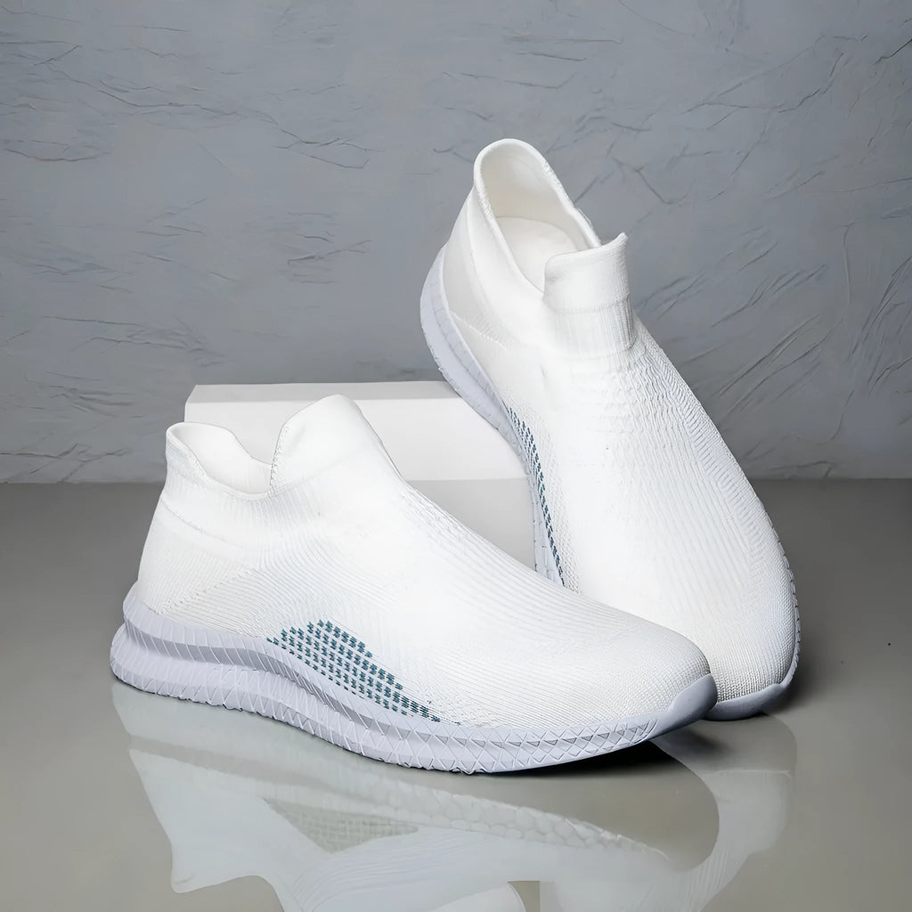 Popcorn Flyknit low-top casual sneaker in solid colour with fabric upper and round toe.