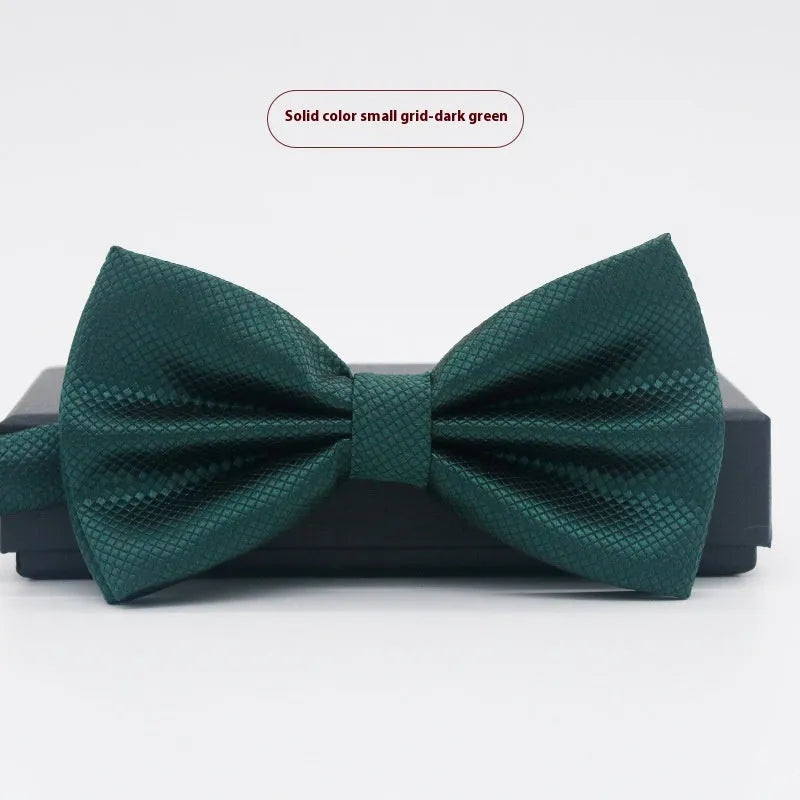 Men's solid colour formal bow tie in flat head style showing 12x6cm dimensions