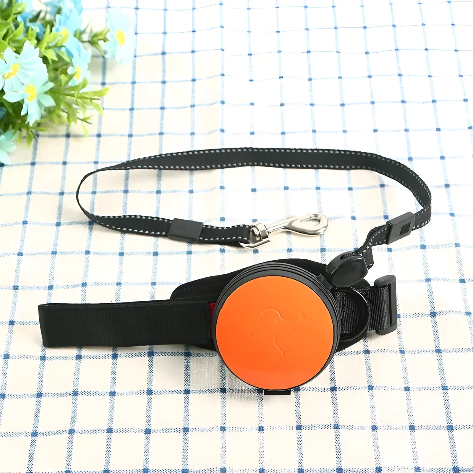 Pet Holding Hands automatic retractable dog leash extended to 3 metres with colourful nylon cord.