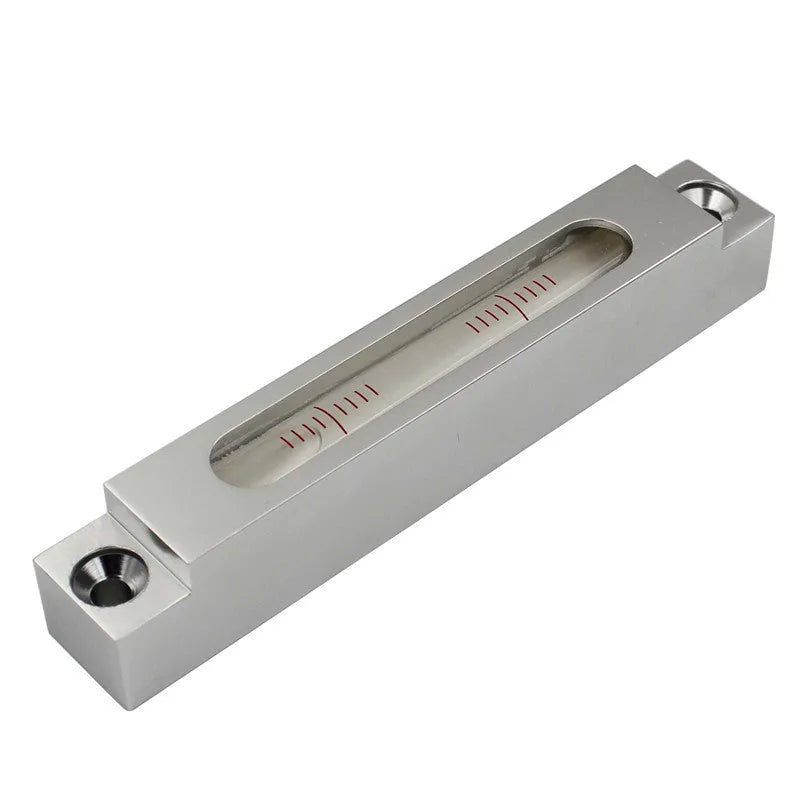 Mini strip spirit level made of metal and glass measuring 132mm for machine tool decoration