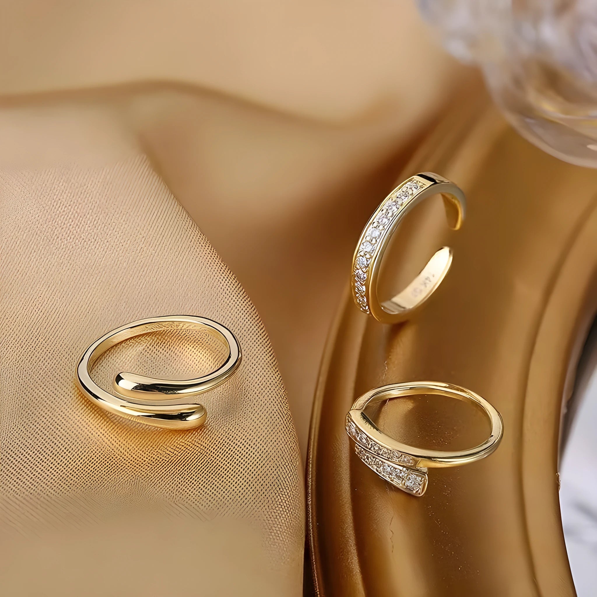 Geometric toe ring with 14K gold plating over copper in unisex design