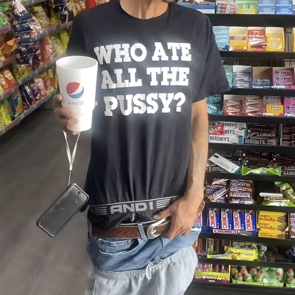 Man wearing a black loose-fit heavy cotton retro short-sleeved t-shirt