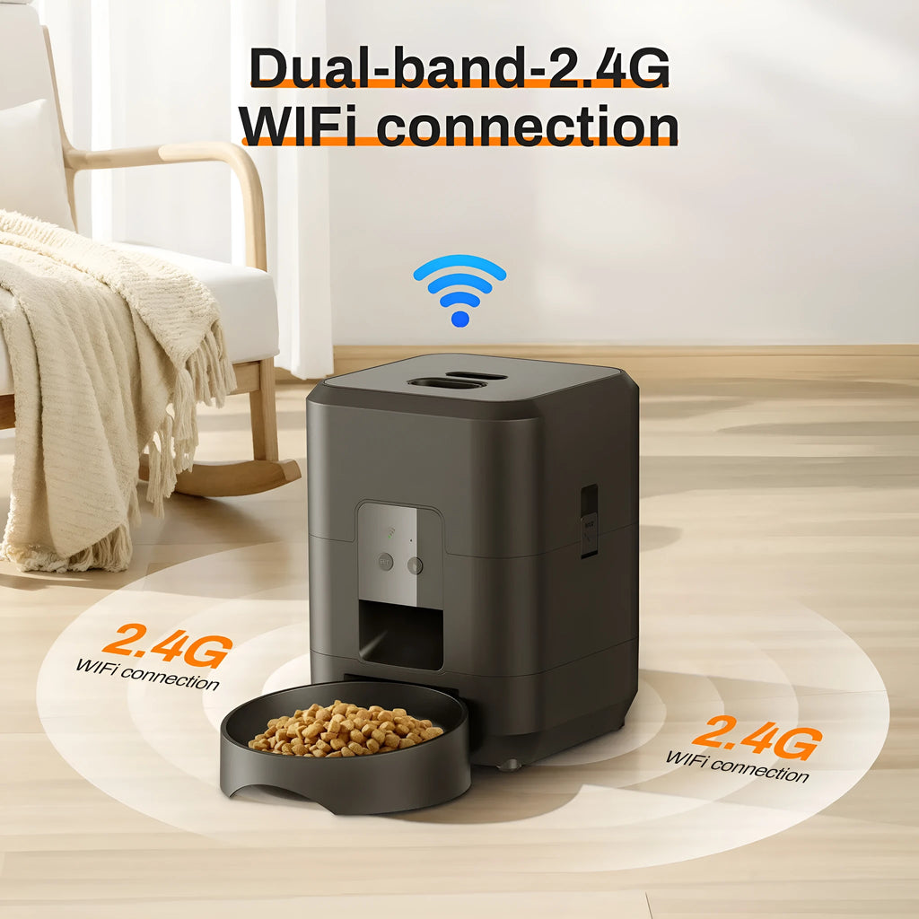Automatic cat feeder with digital display and food storage compartment in white finish