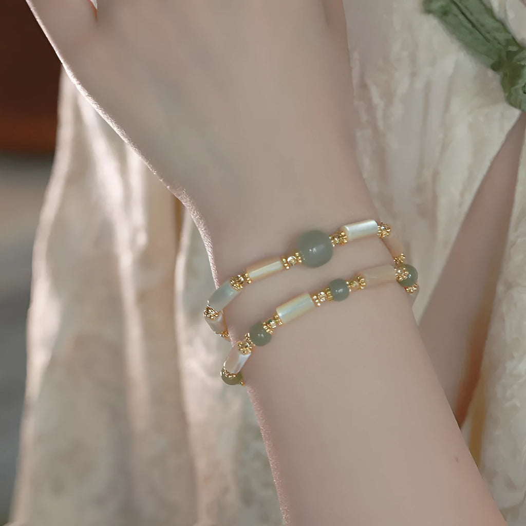 Hetian Jade white lip shell bead bracelet with round beads on wrist