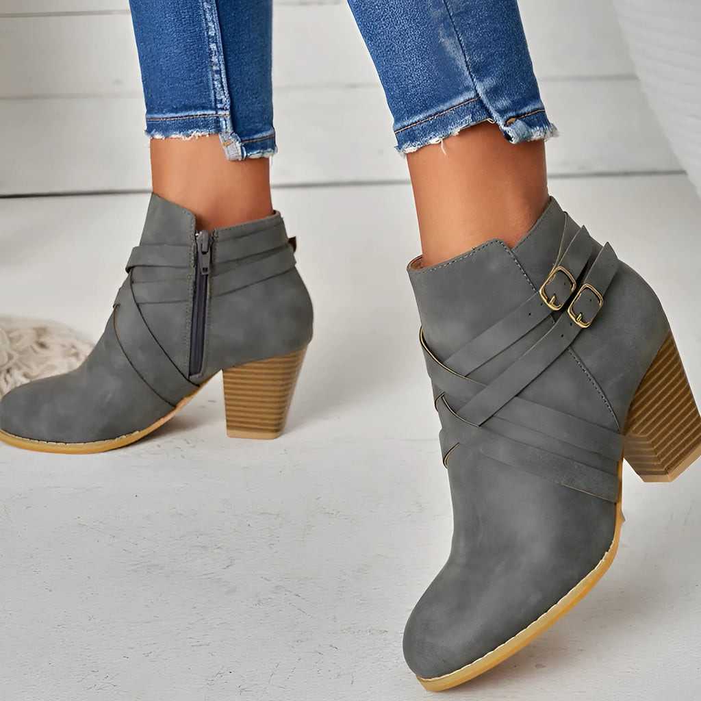 Grey plus-size short ankle boots with a 7cm stout heel and side zip.