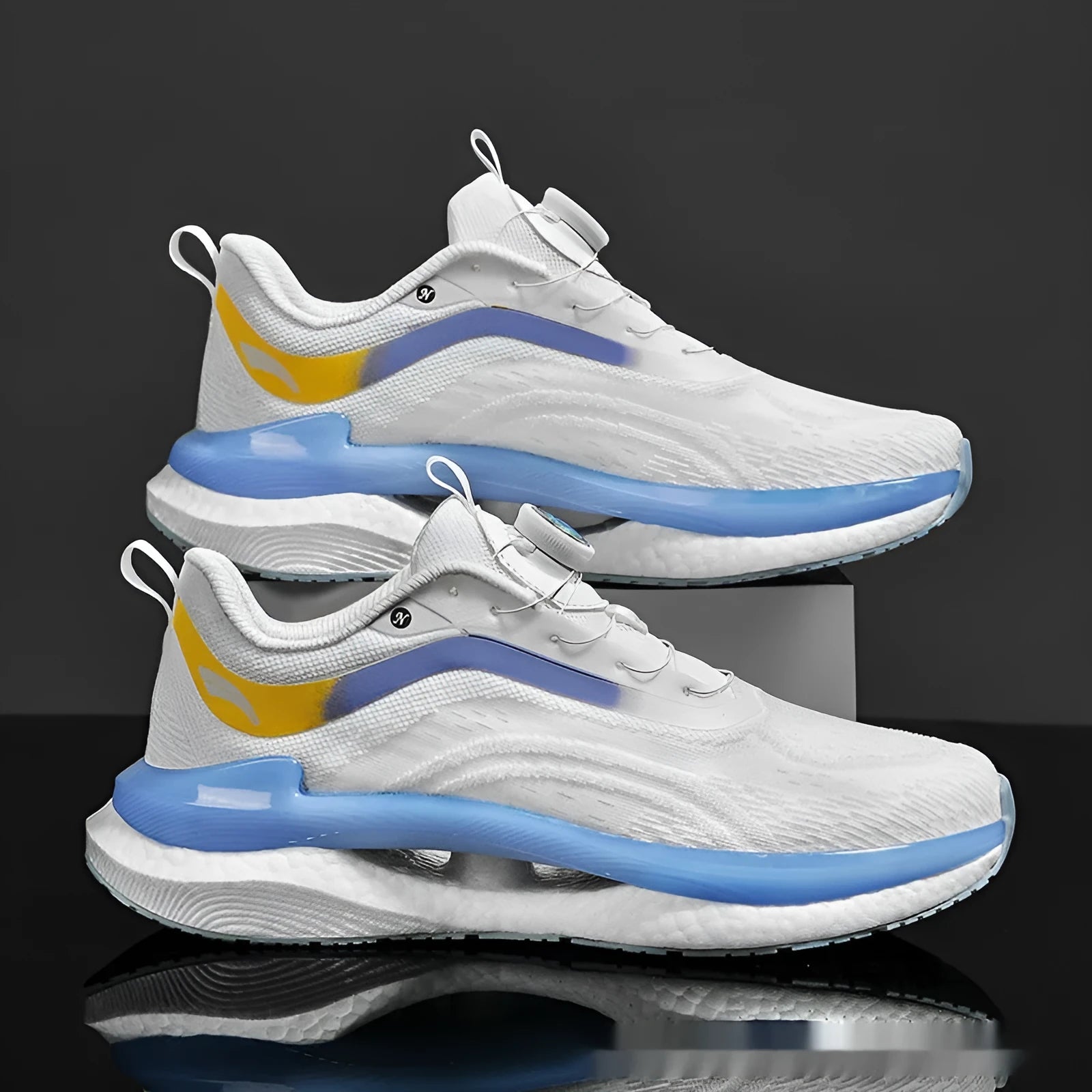 Men's high-top popcorn running shoes in mesh with buckle closure and composite sole.