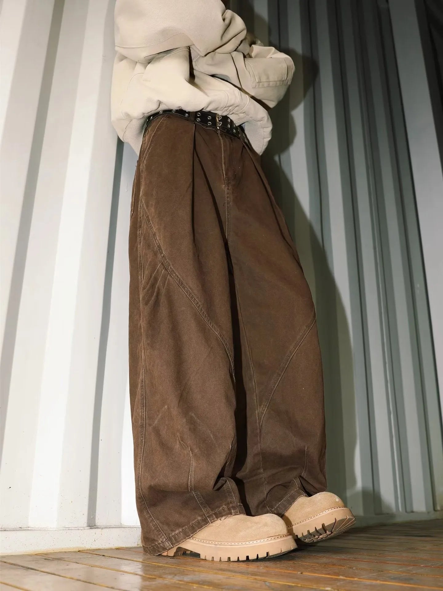 Men's straight cut pleated trousers in apricot colour with elastic waistband