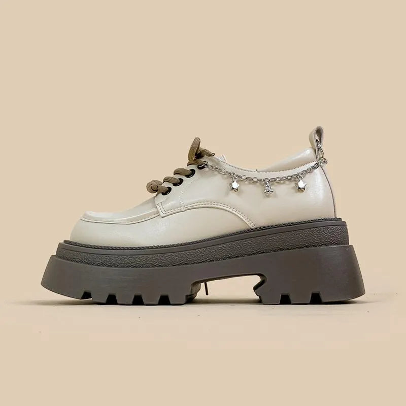 White British-style platform Mary Jane shoes with chunky 6-8cm heel and round toe.