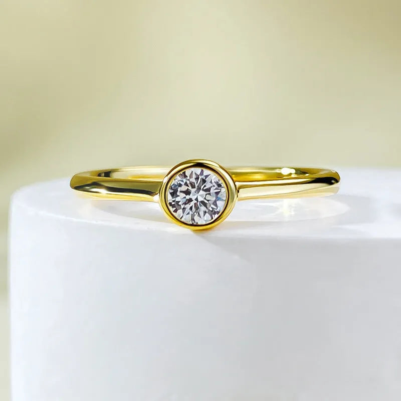 Minimalist silver crown ring with linear detailing in gold or platinum finish for women's daily wear