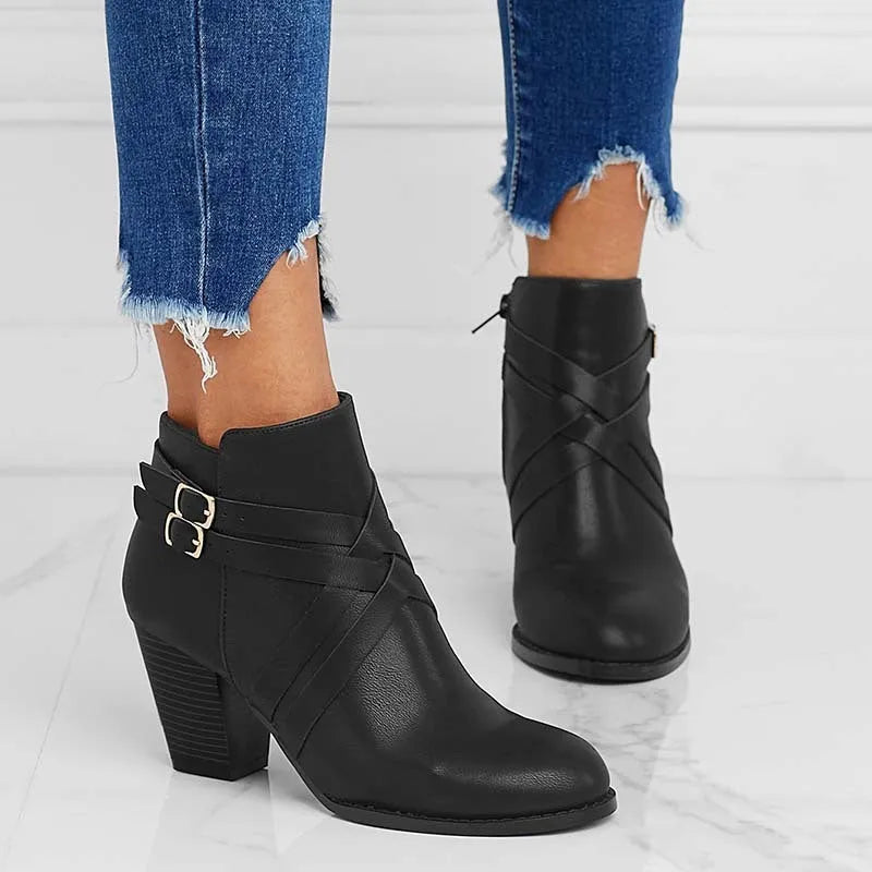 Grey plus-size short ankle boots with a 7cm stout heel and side zip.