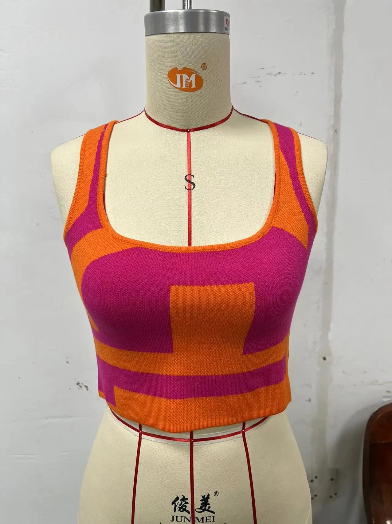 Women's U-neck camisole with contrast colour trim in slim fit polyester vest