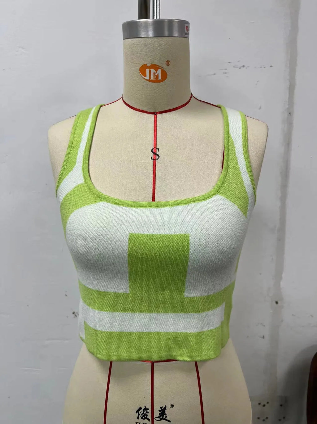 Women's U-neck camisole with contrast colour trim in slim fit polyester vest