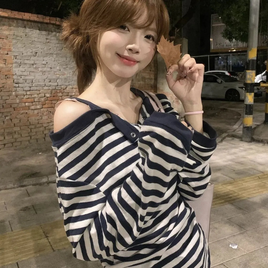 Dark blue oversized women's T-shirt with Korean-style embroidery and stripes on long sleeves
