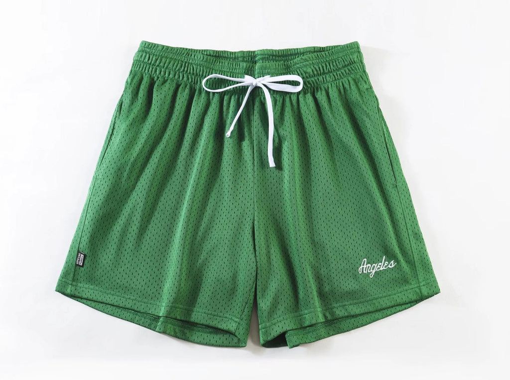 Men's double-layer mesh sports shorts in various colours on a size chart background.