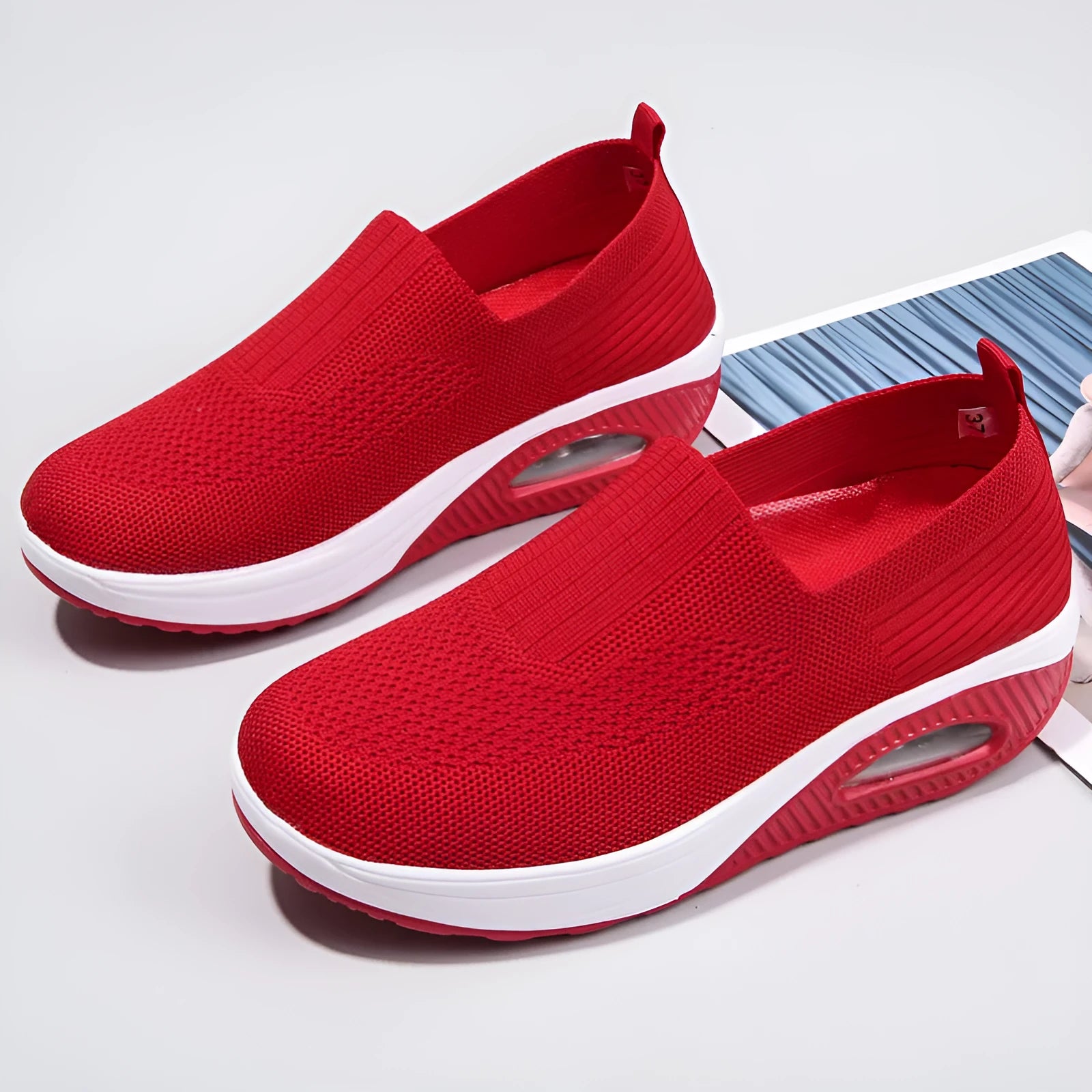 Women's mesh running shoes in mid-heel design with air cushion and round toe