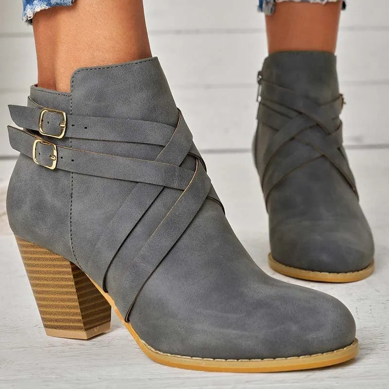 Grey plus-size short ankle boots with a 7cm stout heel and side zip.