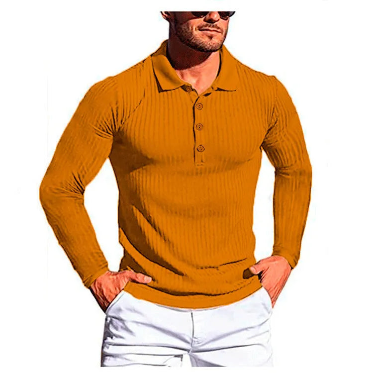 Man wearing a loose-fitting striped knit shirt in a solid colour with short sleeves.