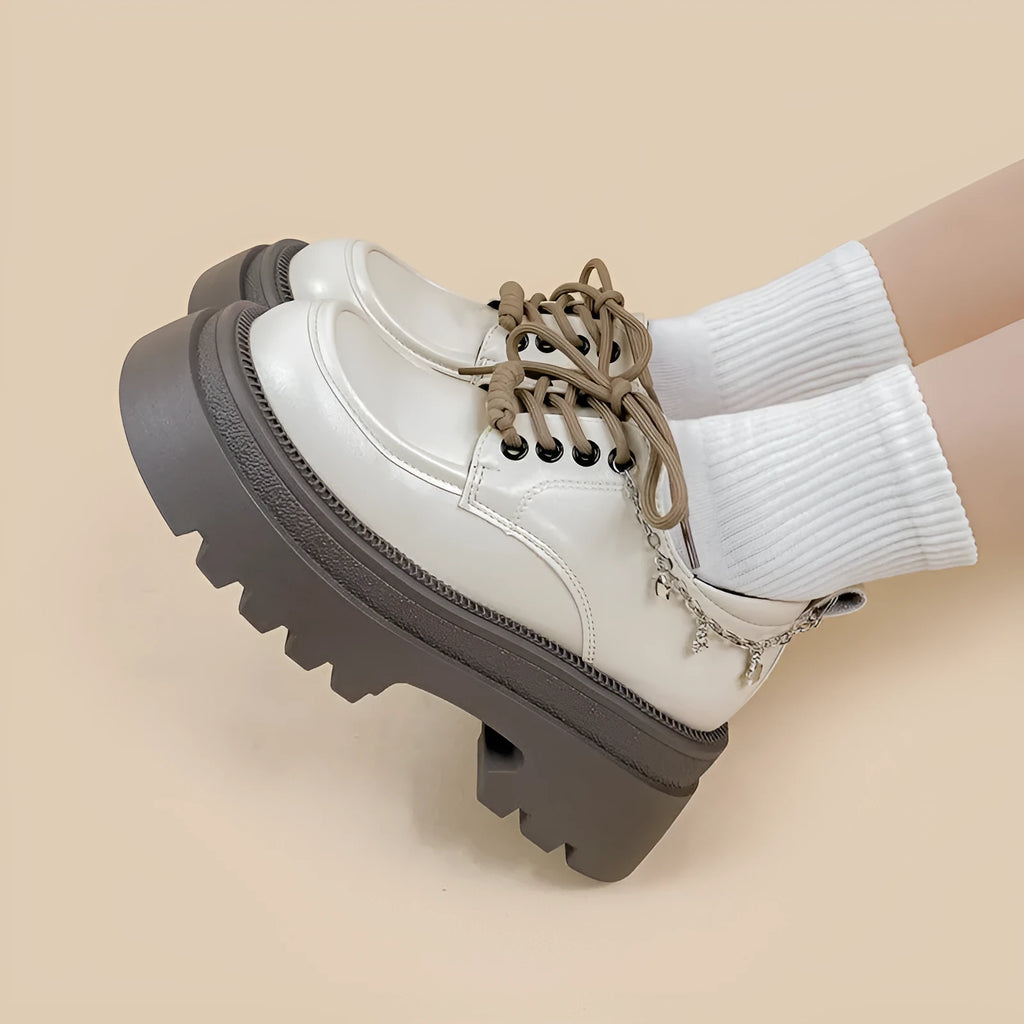White British-style platform Mary Jane shoes with chunky 6-8cm heel and round toe.
