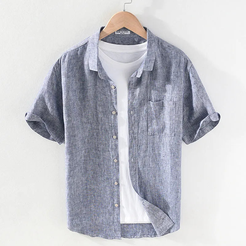 Men's casual linen shirt with square collar and short sleeves in raw jute colour.