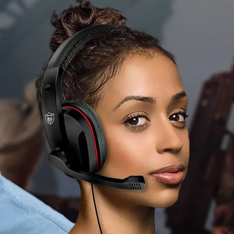 Black wired gaming headset with 6.3mm plug and 40mm speakers for heavy bass.