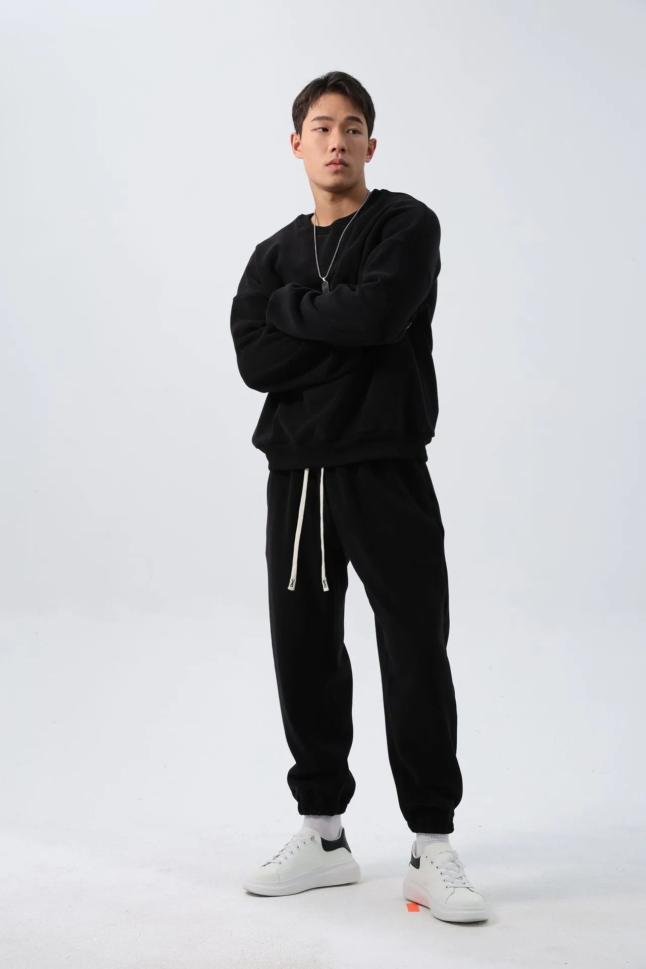 Men's polar fleece sports suit with crew neck top and loose padded trousers in five winter colours