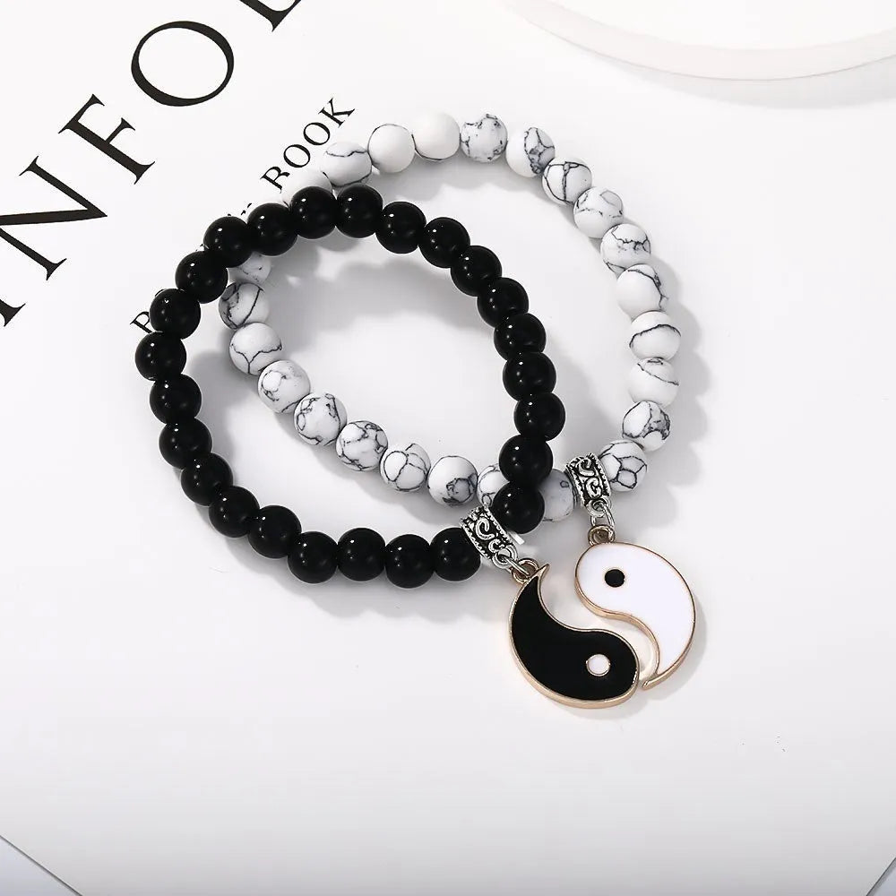 Geometric eight-diagram alloy bracelet with electroplated finish, unisex fashion accessory