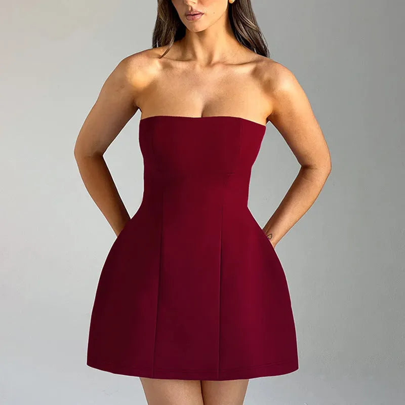 Women's solid colour backless tube dress with high waist and A-line short skirt.