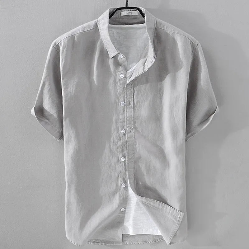 Man wearing a light-coloured pure linen short sleeve casual shirt with a loose fit