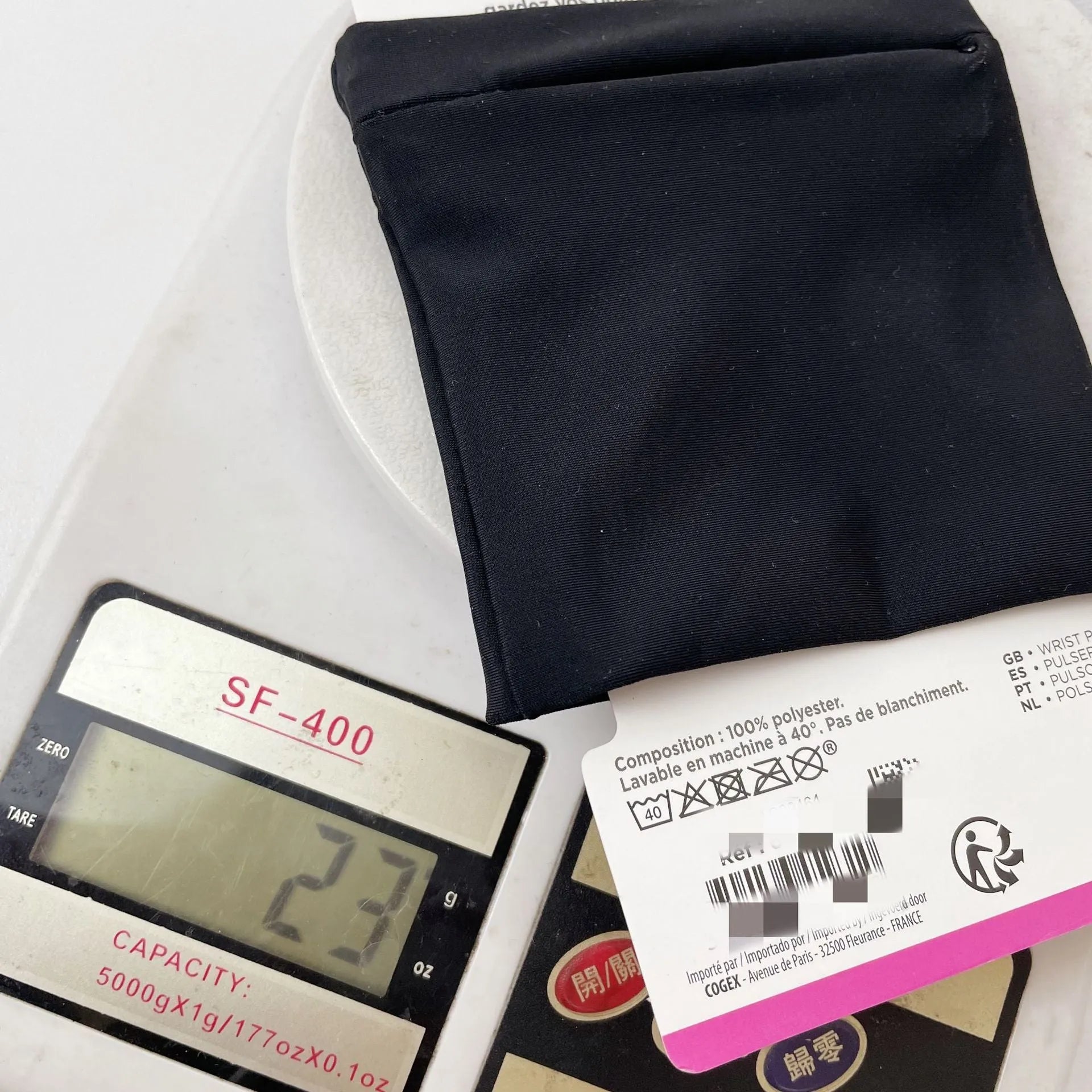 Wrist bag armband sleeve for mobile phone with 10cm x 10.5cm dimensions designed for camping and fitness use.