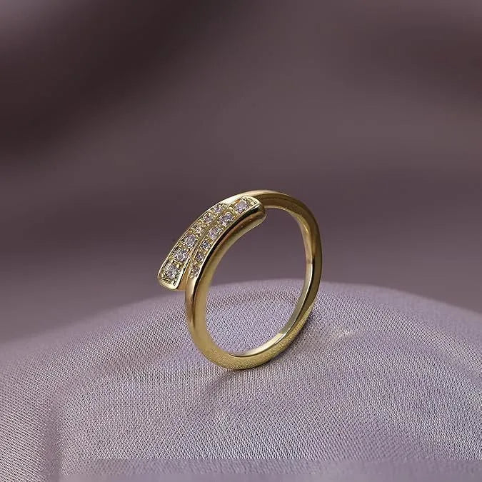 Geometric toe ring with 14K gold plating over copper in unisex design