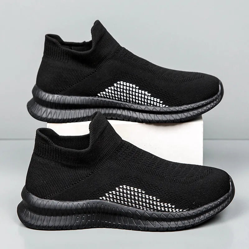 Popcorn Flyknit low-top casual sneaker in solid colour with fabric upper and round toe.