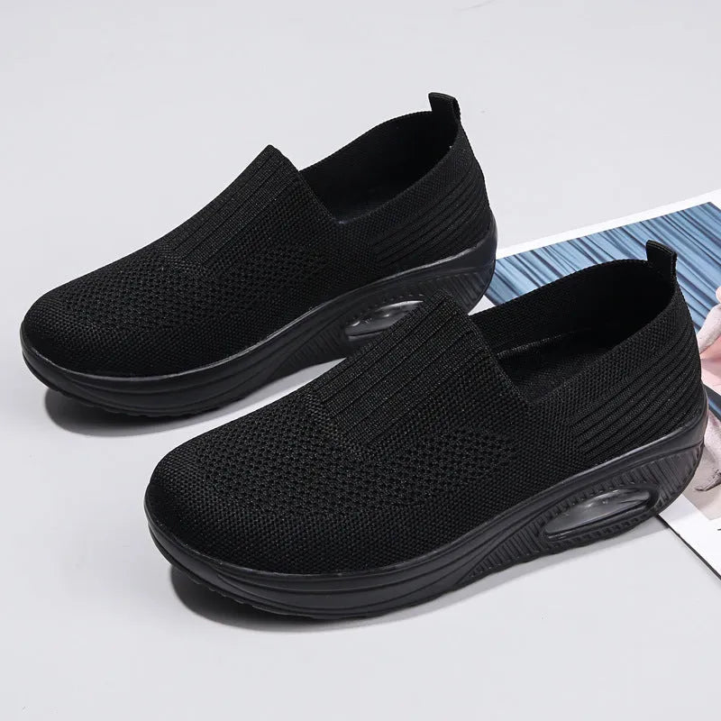 Women's mesh running shoes in mid-heel design with air cushion and round toe