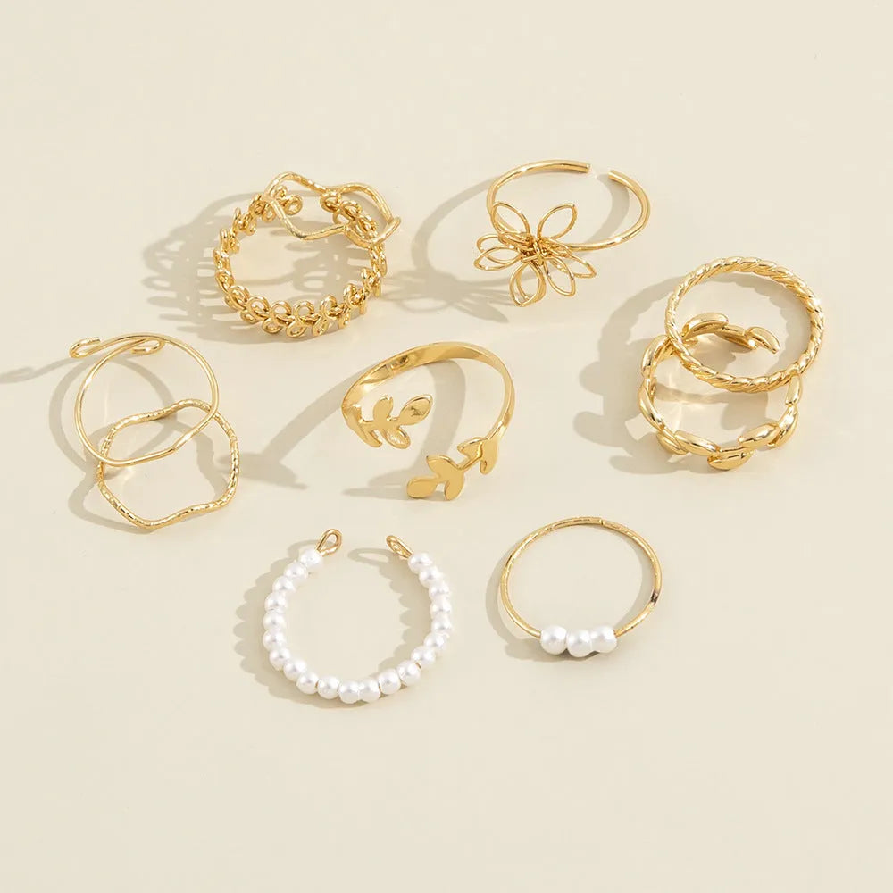 Gold-coloured openwork flower ring set for women with electroplated finish and floral design