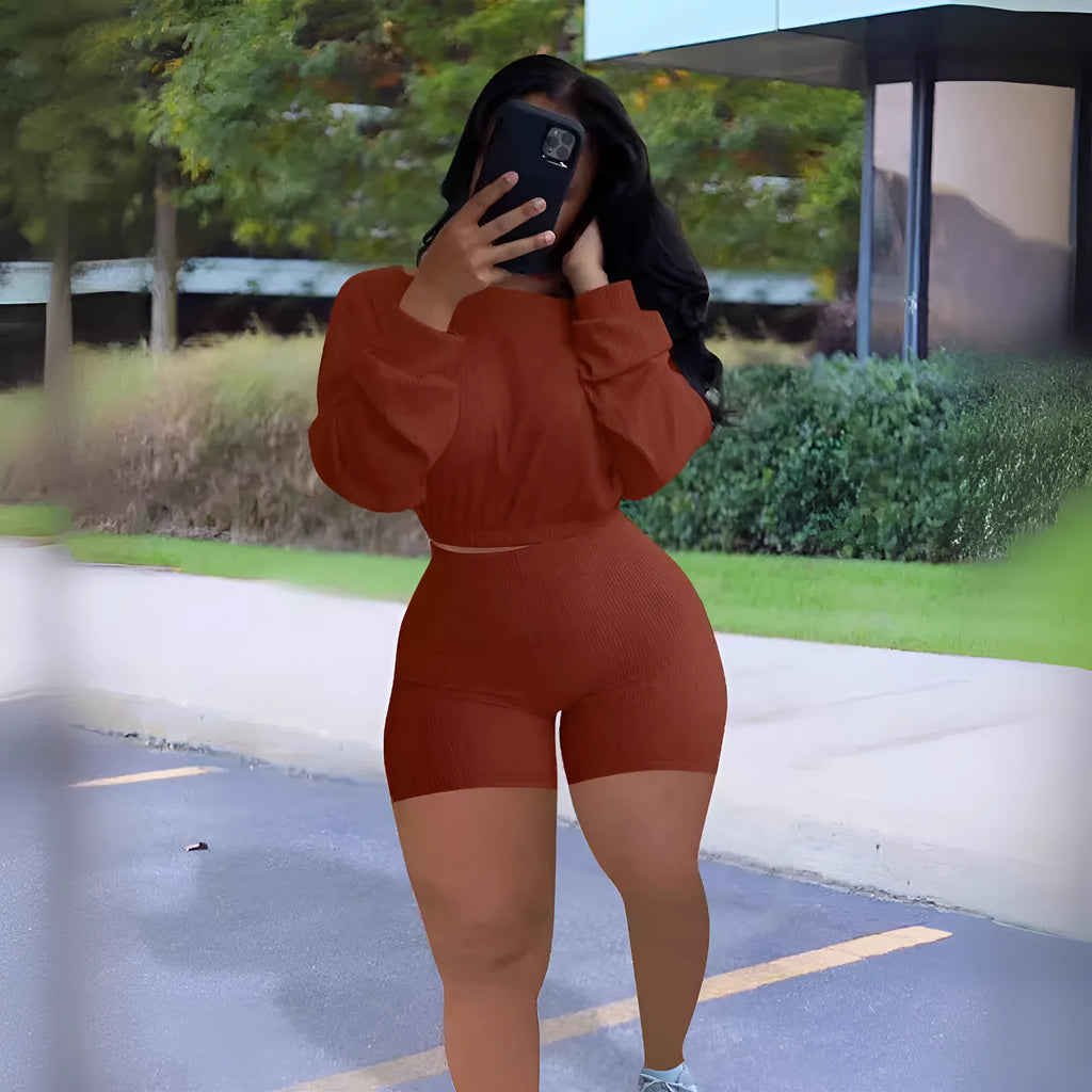 Women's sunken stripe solid colour off-the-shoulder two-piece set with long sleeves and shorts.