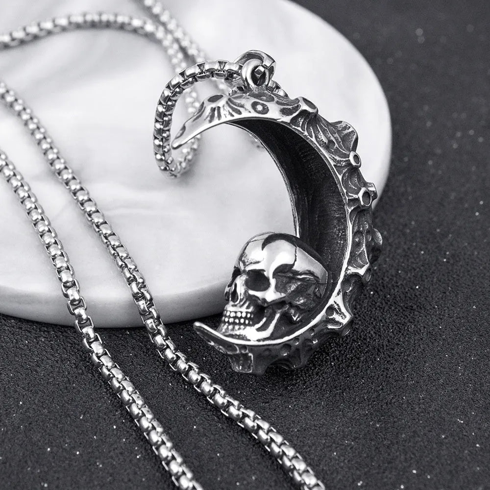 Men's stainless steel skull necklace with electroplated silver finish and alloy pendant