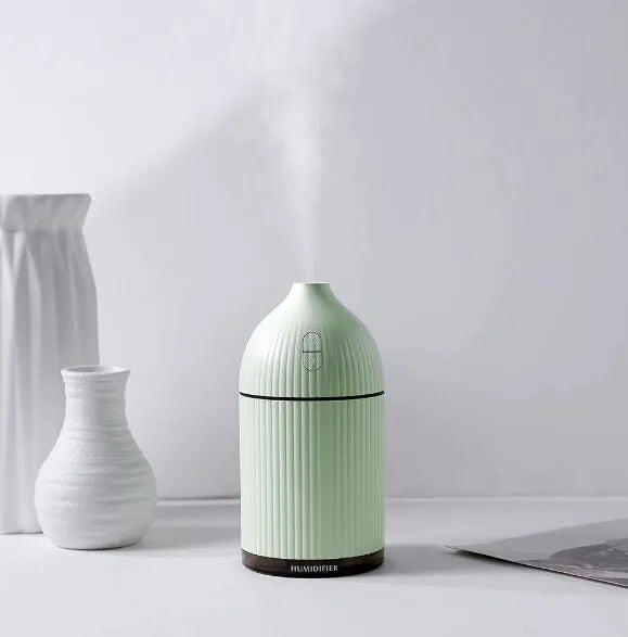 White USB-powered aromatherapy diffuser humidifier with LED light, 300ml capacity